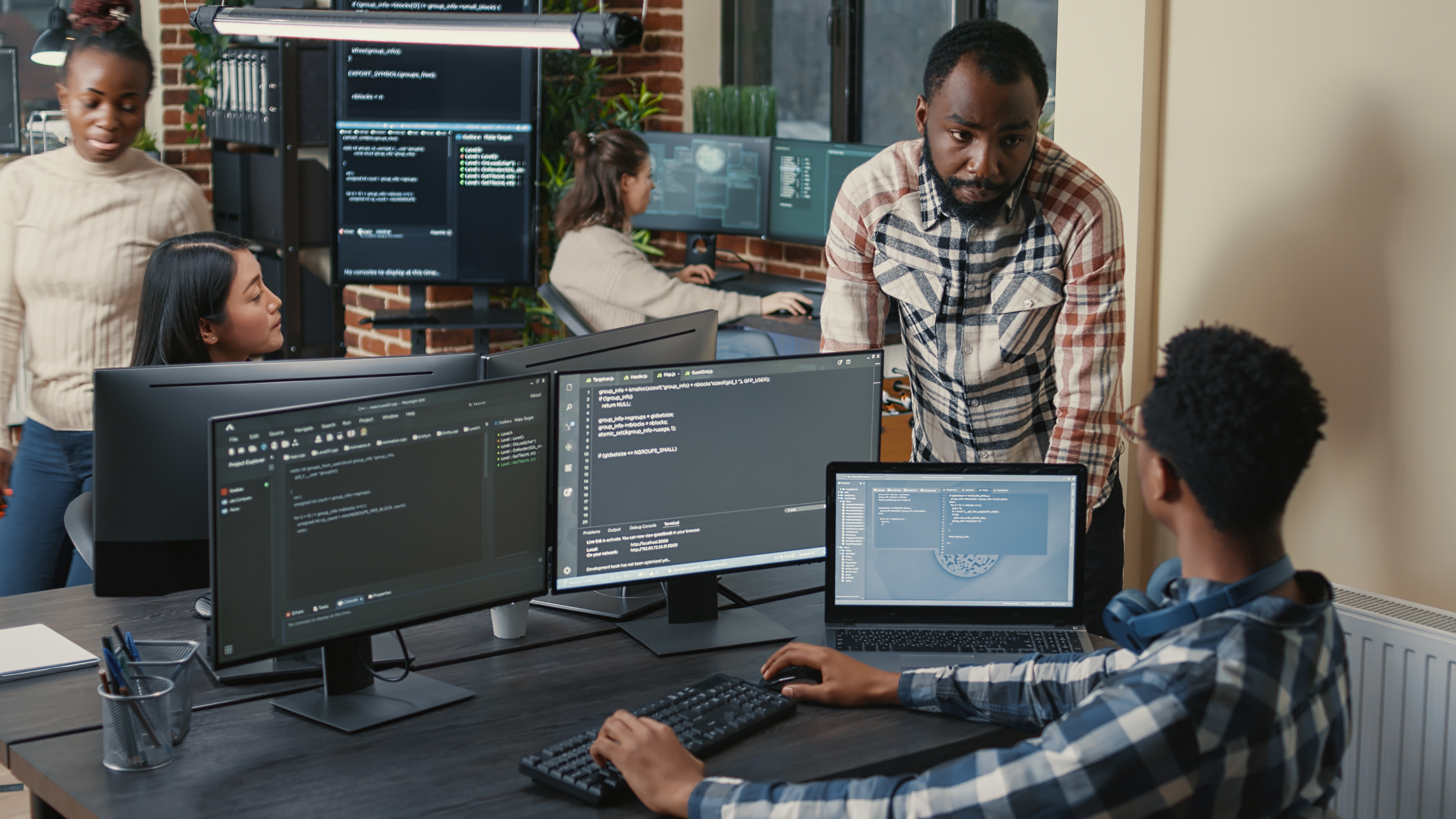 Équipe Novatech Congo prête à répondre à vos questions
